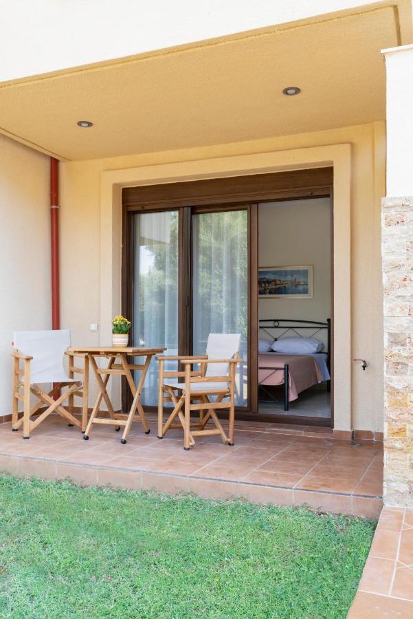 Alexandros Maisonettes Nea Moudania Exterior photo