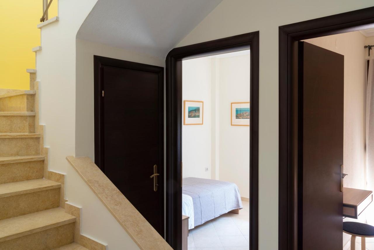 Alexandros Maisonettes Nea Moudania Exterior photo